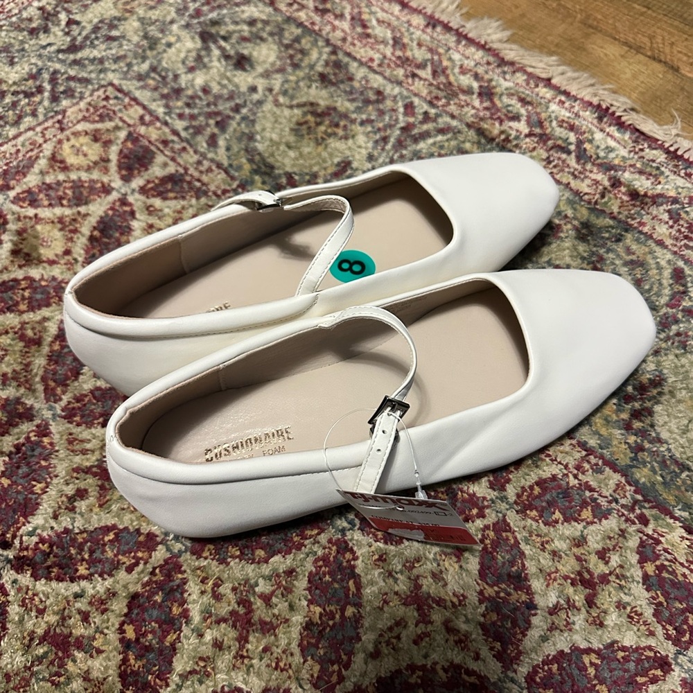 Women’s Cushionaire Mary Jane’s, Beige Size 8